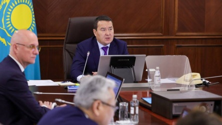 Премьер-министр Қазақстан қоқыс өңдеуде көш соңында қалғанын мойындады