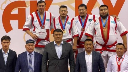 Қарулы күштердің спортшылары қазақ күресінде жеңіске жетті