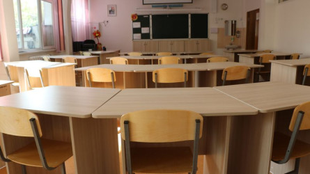 Жетісу облысында күзетші прокурорды мектепке кіргізбей қойды