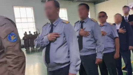 Қолын жүрегіне дұрыс қоймаған мұғалім 170 мың теңге айыппұл төлейді