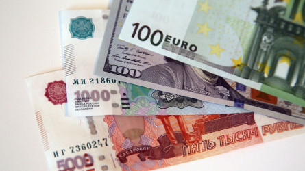 Шымкенттегі екі банк қызметкері 4000 жалған еуро купюраларын сатқан