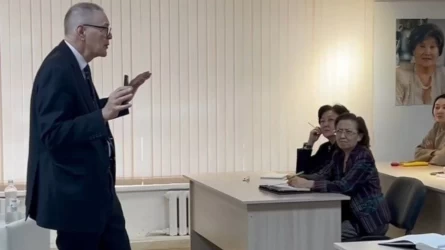 Англияның белгілі ғалымы Қазақ ұлттық қыздар университетінде семинар өткізді