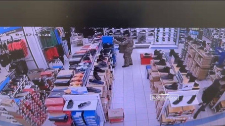 Елордалық азамат дүкен сөресіне ескі етігін қалдырып, жаңасын киіп кеткен