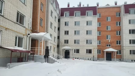 Ұзаққа бармаған қуаныш: СҚО әкімі салтанатты түрде кілтін тапсырған пәтерлер бос тұр
