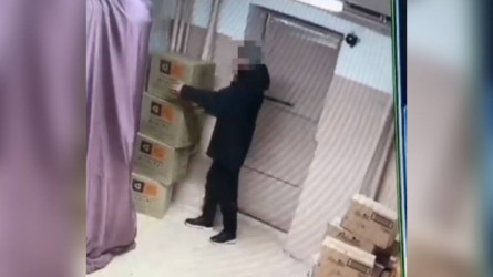 Астанада ұрлық жасаған азамат камераға түсіп қалды
