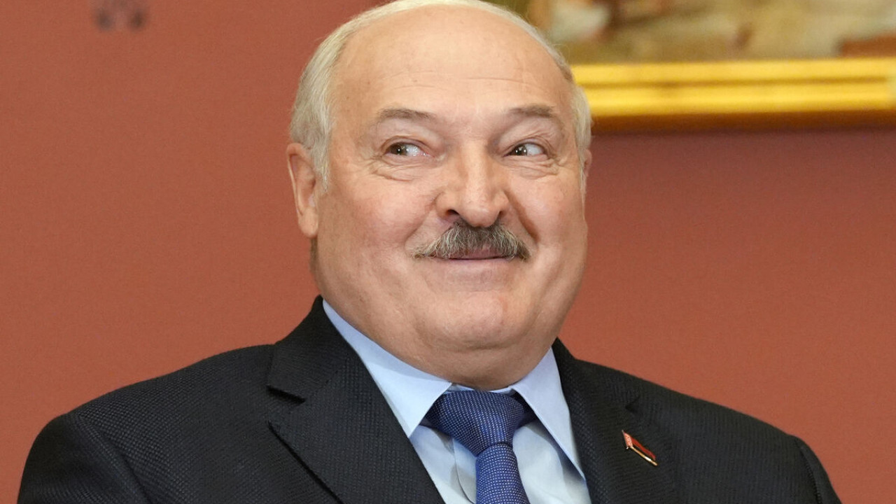 Өлгенінше Лукашенконың мұртын балта шаппайтын болды