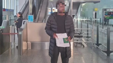 "Қонақүйлерде тазалаушы болып жұмыс істеген" Елордада полицейлер Нигерия азаматын Қазақстаннан шығарып жіберді