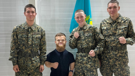 Екі дүркін олимпиада чемпионы ұландықтармен жүздесті