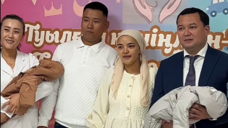 «Nurıslam, Nurıman, Nurmuhambet»: Atyraýlyq kelіnshek úshem dúnıege ákeldі