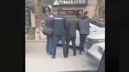 Tarazda prokýratýra qyzmetkerі alaıaqtyq jasady degen kúdіkpen ustaldy