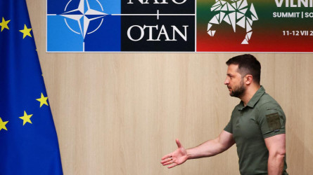 Зеленский предложил НАТО взять под защиту подконтрольную Украине территорию