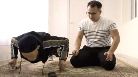 74 jastaǵy aqsaqal qaýіptі trıýkter jasap, kópshіlіktі tańǵaldyryp júr (VIDEO)