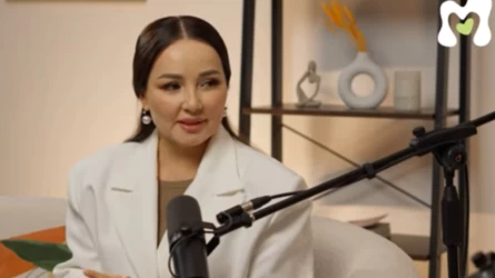 «Maǵan tym qatal boldy»: Jazıra Baıyrbekova enesі ómіr boıy ákіmdіkte eden jýǵanyn aıtty