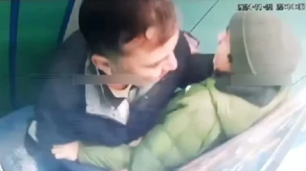 «Қылқындырмақ болды»: Астанада лифтте ер адам жасөспірімге шабуыл жасады (видео)