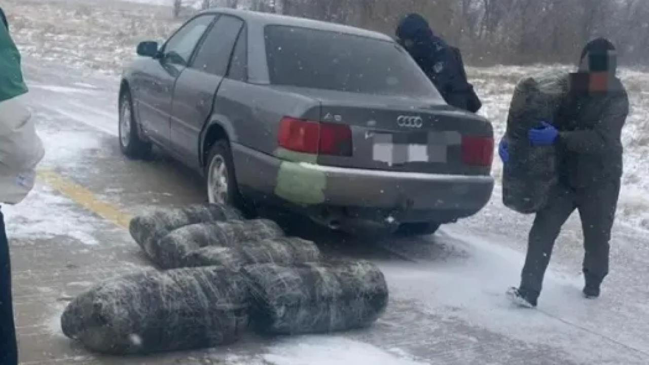 Астанаға жол тартқан көліктен 13 қап марихуана тәркіленді