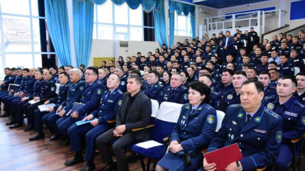 В Караганде состоялся слет участковых инспекторов: подведены итоги года и награждены лучшие сотрудники