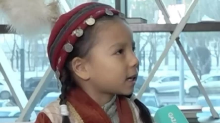 «Сегіз айынан бастап үйреттік»: 4 тіл білетін 5 жасар қыз тағы бір тілді үйренуге кіріскен (ВИДЕО)