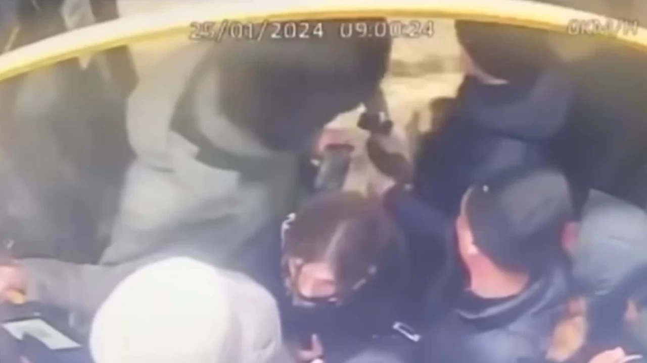 Астанада автобустан жолаушы құлап кеткені үшін жүргізуші жазаланды