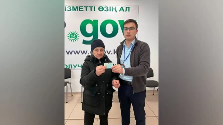 Павлодарда 71 жастағы зейнеткер алғаш рет жеке куәлікке ие болды