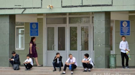 Атырауда Амандосов атындағы мектеп директоры жұмыстан балағат сөздер айтқаны үшін босатылған жоқ