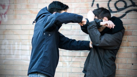 Оралда колледж студенттері қылмыстық топ құрып, ақша бопсалаған