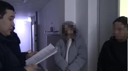 Жалдамалы пәтерді есірткі жасыратын шағын өндіріске айналдырған бойжеткен ұсталды