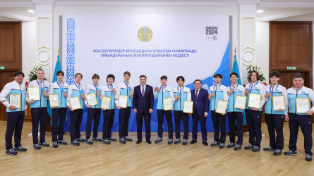 Олжас Бектенов Канвон-2024 Олимпиадасының жеңімпаздарына Президент алғыс хаттарын табыстады