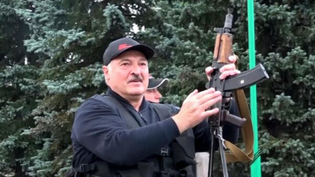 Беларусь: Әскерилерге көшеде адамдарды атуға заңмен рұқсат берілді