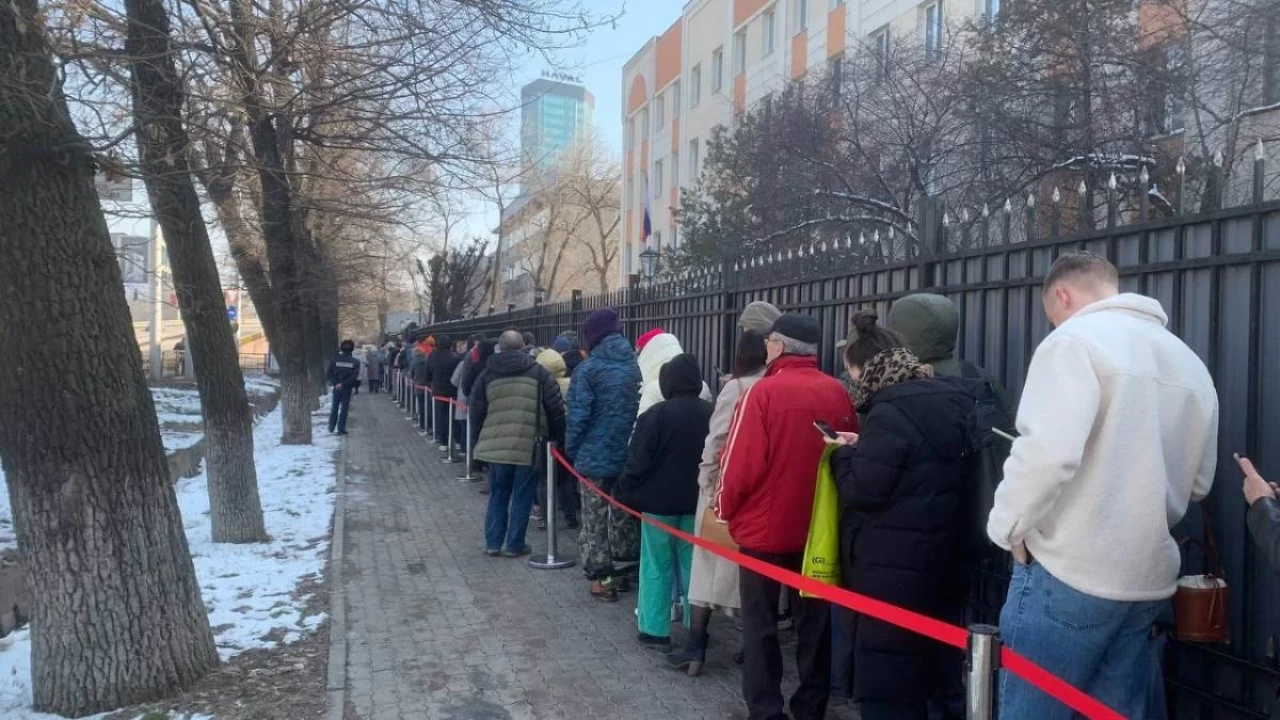 Ресейдегі президент сайлауы: Алматыдағы бас консулдықта 1,5 мыңға жуық адам дауыс беруде