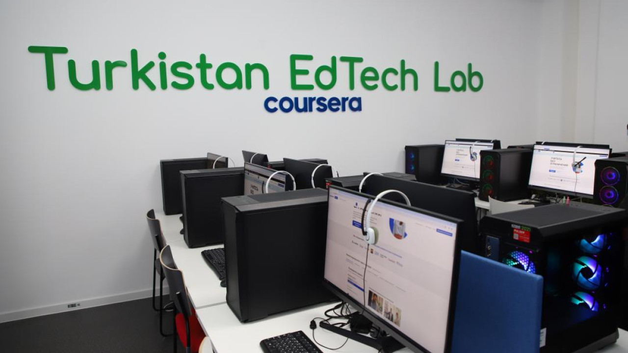 Түркістан облысындағы алғашқы Coursera орталығы «Turkistan EdTech Lab» Yasawi University-де ашылды