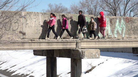 «Жыл сайын адам өледі»: Есік қаласында ер адам өткелден құлап, көз жұмды
