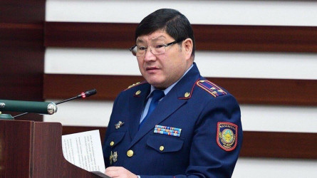 Қыз зорлады деп айыпталған Талдықорған ПБ экс-бастығын сот залынан жедел жәрдем көлігі алып кетті