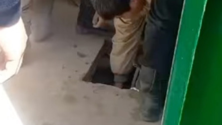 Маңғыстауда 2 жастағы бала дәретхана ішіне түсіп кетті