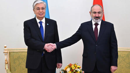 Қасым-Жомарт Тоқаев пен Никол Пашинян шағын құрамда келіссөз жүргізді