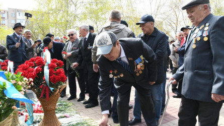 Чернобыль трагедиясының құрбандарына: Астанада ескерткішке гүл шоқтарын қою рәсімі өтті