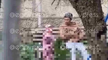 Алматыда ер адам көшеде кішкентай баланың көзінше өзін-өзі қанағаттандырған (видео)