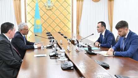 Оксфорд ислам зерттеулері орталығының директорымен кездесті