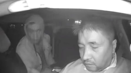"Адамдар қандай ұятсыз": Астанада белгісіз азамат естімейтін, сөйлей алмайтын такси жүргізушісіне жол ақысын төлемей кеткен (видео)