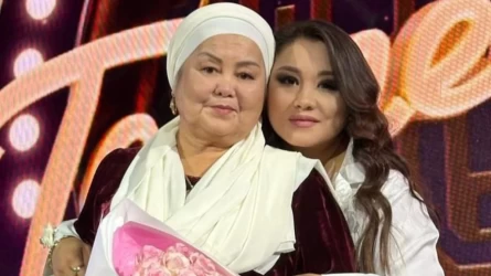 «Úntaspalary 1000 tırajben satylǵan»: Aqbota Kerіmbekova anasyn týǵan kúnіmen quttyqtady