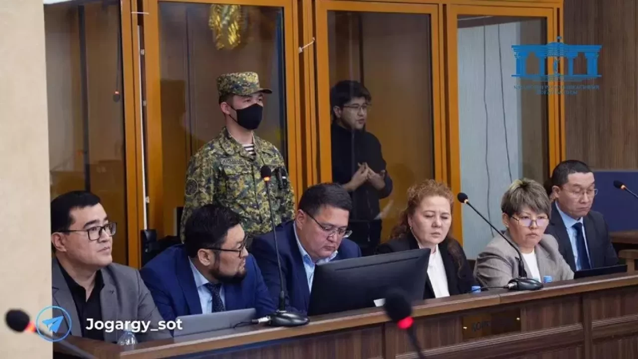 Байжановтың адвокаты Нұрсұлтан Назарбаевты да «сотқа тартуды» ұсынды