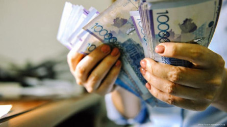 «243 mıllıon teńge zalal keltіrgen»: Óskemende para alǵan polıtsııa basshylary bas bostandyǵynan aıyryldy