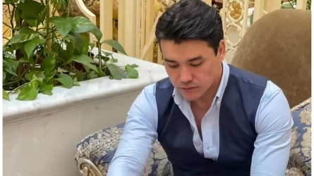 «Buǵan ne boldy»: Nurbolat Abdýllınnіń jańbyr astyndaǵy vıdeosy qyzý talqyǵa tústі
