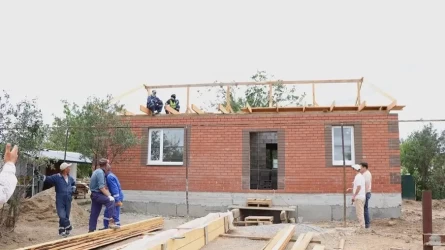 Oralda turýǵa jaramsyz dep tanylǵan saıajaı úılerі buzylyp jatyr