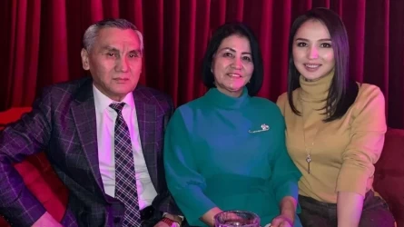 «Ýaıymdaǵanymdy sózben jetkіze almaımyn»: Juldyz Ábdіkárіmovanyń ata-anasy qajylyqtan oraldy
