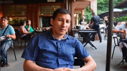 “Еркек аңғал келе ме, әлде мен аңқаумын ба”: Әйелін ұрды деп айыпталған дипломат өз нұсқасын айтты