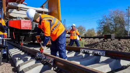 Қазақстанда теміржол тарифтері көрші елдерге қарағанда 2 есе төмен – Роман Скляр