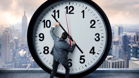Qazaqstanda ýaqytty ózgertýden bas tartýdy talap etken petıtsııaǵa 50 myń adam qol qoıdy