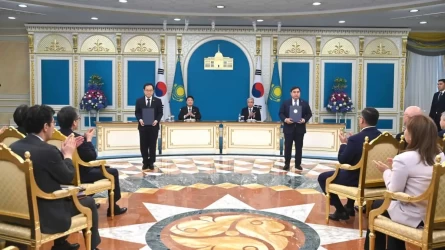 Qazaqstan men Koreıa 11 mańyzdy qujatqa qol qoıdy
