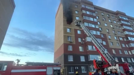 Оралда жатақхана мен 9 қабатты үйде өрт болып, бірнеше адам құтқарылды