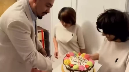 17 жыл құлдықта болған: Руслан Өтепбай апалы-сіңлілердің үйіне барып, қазіргі жағдайларын айтты
